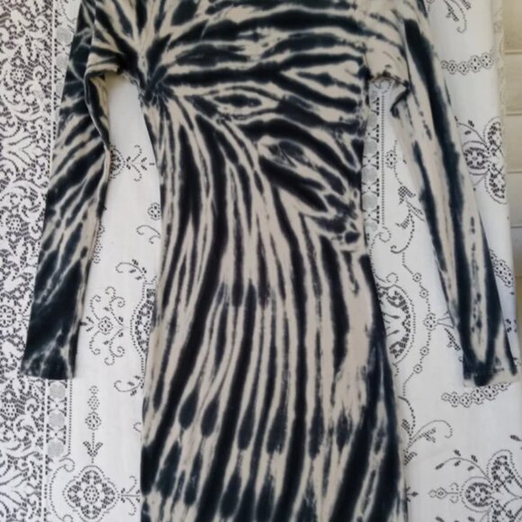 Young, Fabulous, & Broke To Dye Maxi Dress Size: M NWT - Picture 10 of 14